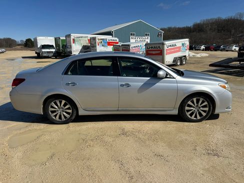 Used 2011 Toyota Avalon Limited image 5