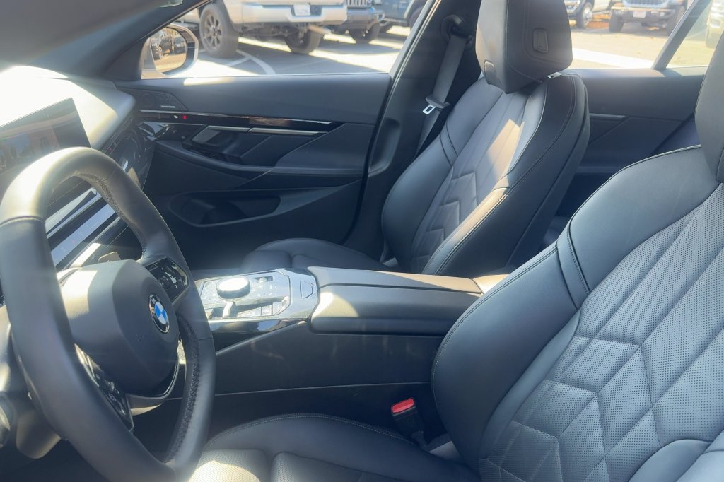 Used 2026 BMW 530i RWD image 11