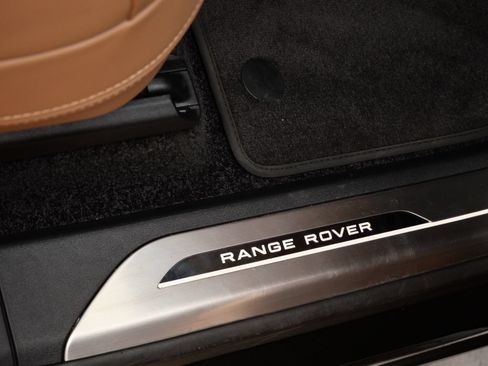Used 2025 Land Rover Range Rover SE AWD/4WD image 25