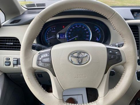 Used 2014 Toyota Sienna XLE image 11