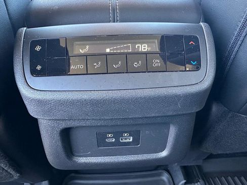 Used 2023 Nissan Pathfinder SL w/ Black Appearance Package image 11