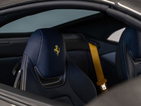 Used 2019 Ferrari Portofino RWD image 27
