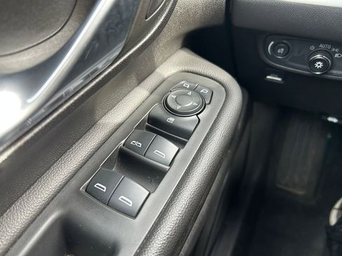 Used 2024 GMC Terrain SLT image 20