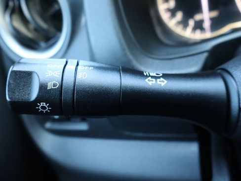 Used 2015 Nissan Versa Note SR w/ SR Convenience Package image 30