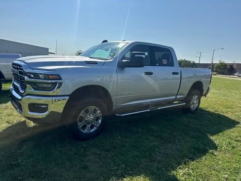 Used 2026 RAM 2500 Big Horn AWD/4WD image 2