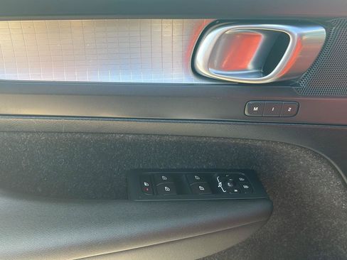 Used 2019 Volvo XC40 T5 Momentum AWD/4WD image 23