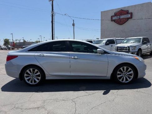 Used 2013 Hyundai Sonata SE FWD image 2