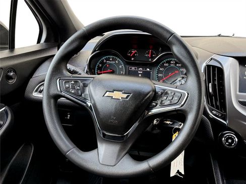 Used 2017 Chevrolet Cruze LT image 10