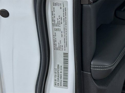 Used 2023 Jeep Grand Cherokee L Laredo image 33