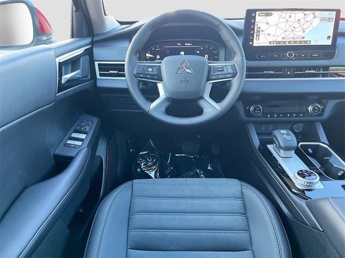 New 2025 Mitsubishi Outlander SE image 24