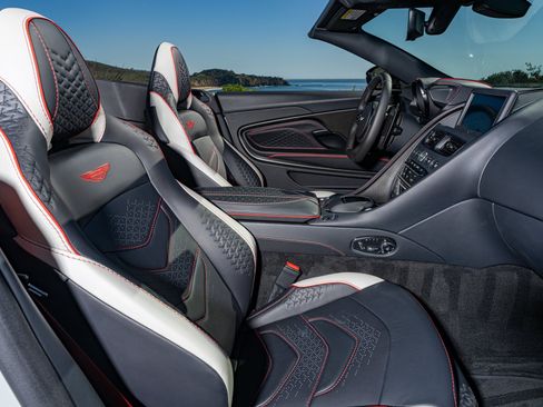 Used 2023 Aston Martin DBS Volante image 17