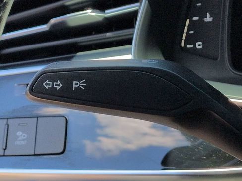 Used 2019 Audi Q8 Premium w/ Convenience Package AWD/4WD image 27
