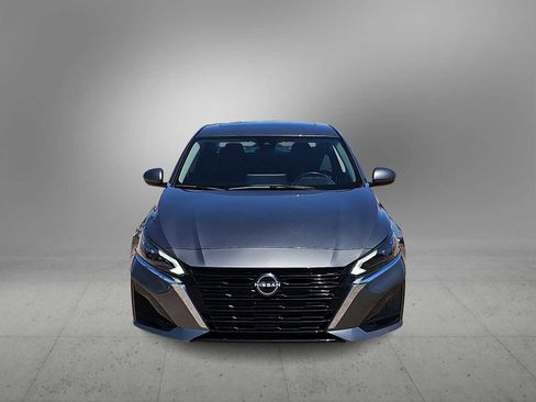 Used 2023 Nissan Altima 2.5 SV w/ SV Premium Package FWD image 3