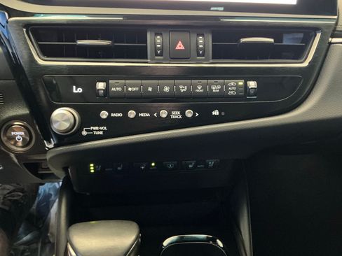 Used 2023 Lexus ES 300h Ultra Luxury FWD image 21