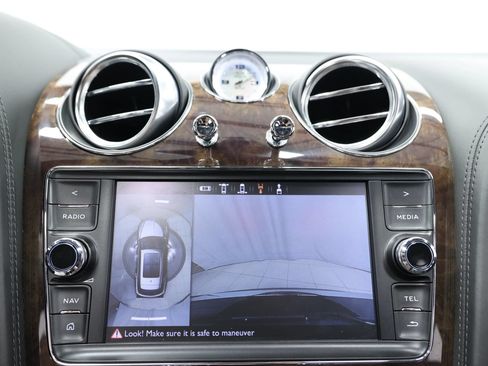 Used 2020 Bentley Bentayga Plug-In Hybrid AWD/4WD image 35