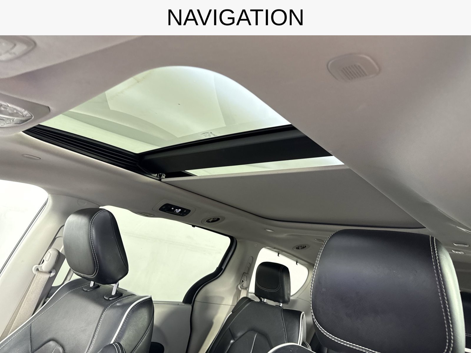 Used 2023 Chrysler Pacifica Limited FWD image 18