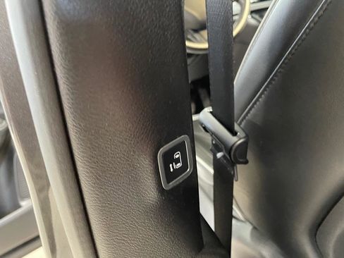 Used 2019 Chrysler Pacifica Limited w/ Advanced Safetytec Group image 17