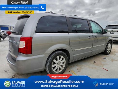Used 2016 Chrysler Town & Country Touring image 4