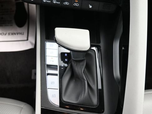 Used 2024 Hyundai Elantra Limited image 15