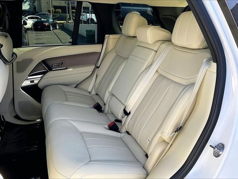 New 2026 Land Rover Range Rover SE AWD/4WD image 17