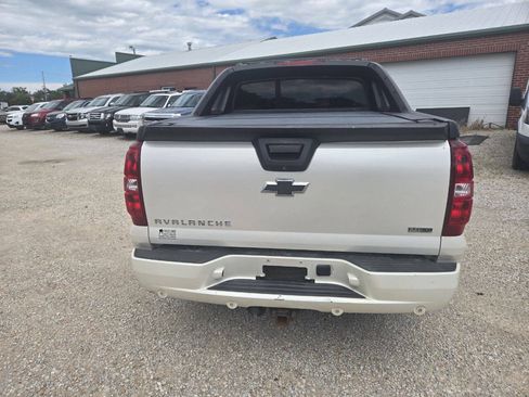 Used 2011 Chevrolet Avalanche LTZ AWD/4WD image 10