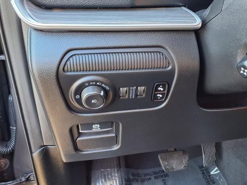 Used 2024 Jeep Wagoneer L Series II w/ Flexible Seating Group image 13