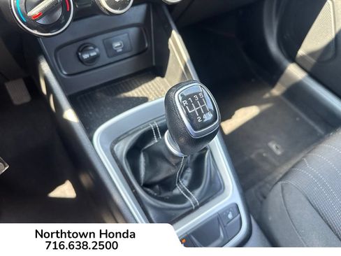 Used 2021 Hyundai Venue SE FWD image 10