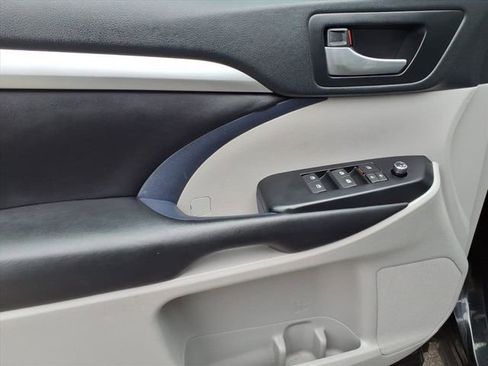 Used 2019 Toyota Highlander XLE image 8