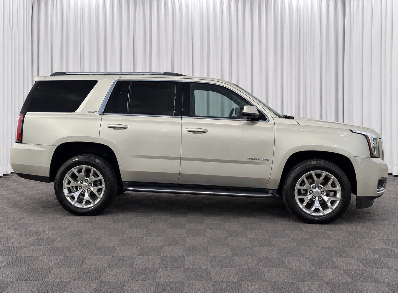 Used 2016 GMC Yukon SLE RWD image 2
