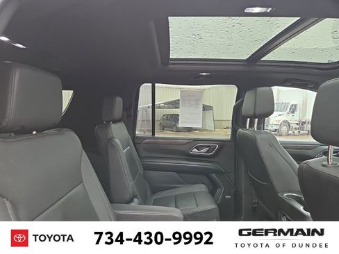 Used 2022 Chevrolet Suburban LT w/ LT Signature Package image 19