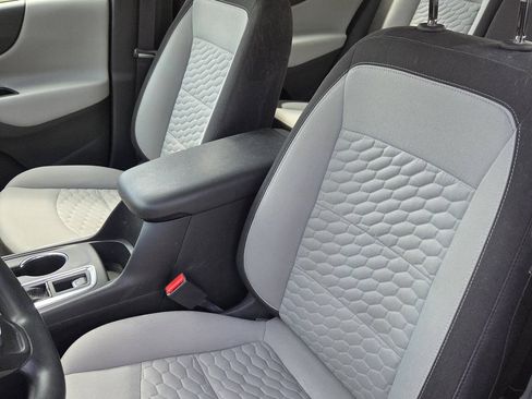 Used 2018 Chevrolet Equinox LS FWD image 12