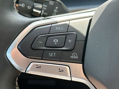 Certified 2025 Volkswagen Tiguan SE w/ Panoramic Sunroof Package AWD/4WD image 28