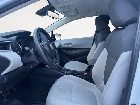 Used 2022 Toyota Corolla LE image 9