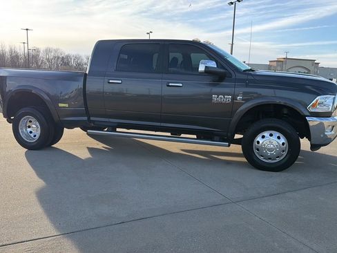 Used 2018 RAM 3500 Laramie image 31