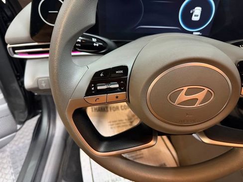 Used 2024 Hyundai Elantra SEL image 18