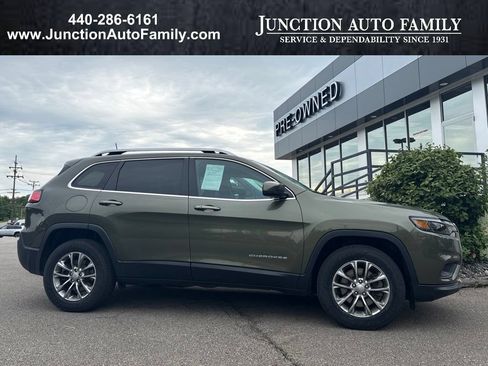 Used 2019 Jeep Cherokee Latitude Plus w/ Cold Weather Group AWD/4WD image 1