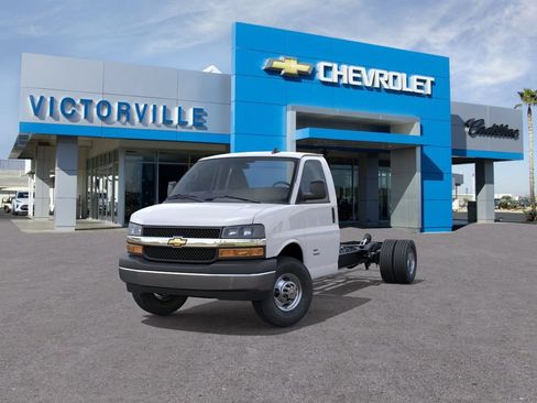New 2025 Chevrolet Express 4500 w/ Power Convenience Package RWD image 8