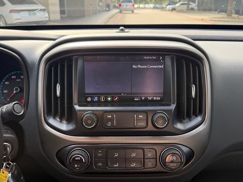 Used 2022 Chevrolet Colorado Z71 AWD/4WD image 16