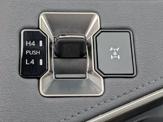 Used 2025 Lexus GX 550 w/ Accessory Package (2T) AWD/4WD image 16