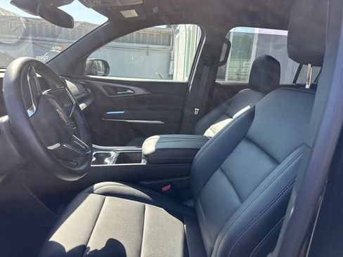Used 2026 Chevrolet Traverse LT FWD image 9