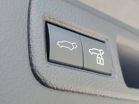 Used 2021 Toyota Venza XLE w/ Softex Package image 10