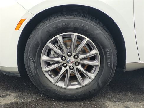 Used 2023 Buick Enclave Essence image 10