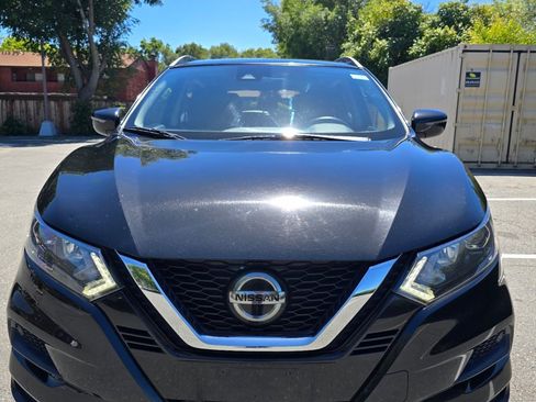 Used 2020 Nissan Rogue Sport SV FWD image 1