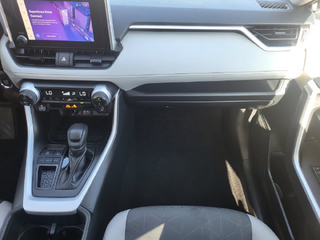Used 2025 Toyota RAV4 XLE FWD image 25
