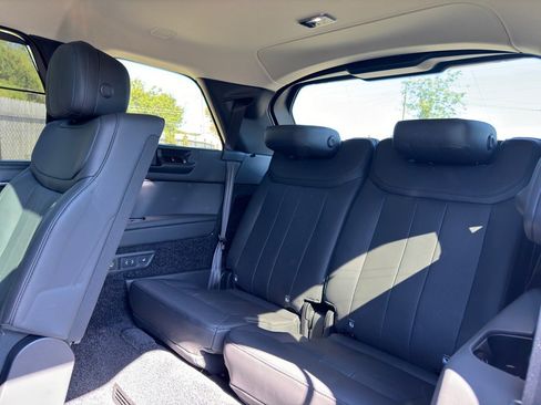 New 2025 Land Rover Range Rover Long Wheelbase SE image 17