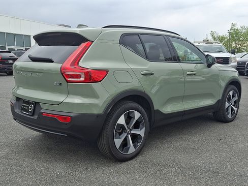 Used 2025 Volvo XC40 B5 Plus AWD/4WD image 6