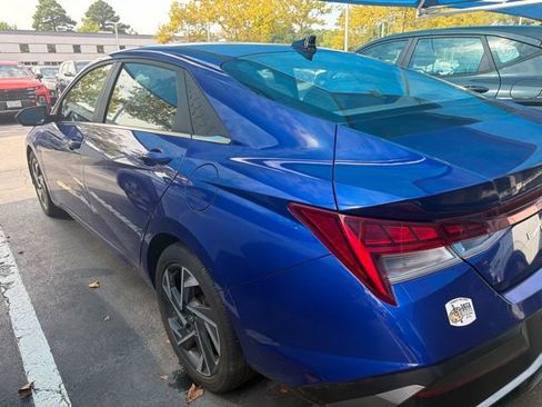 Used 2024 Hyundai Elantra SEL w/ Convenience Package FWD image 6