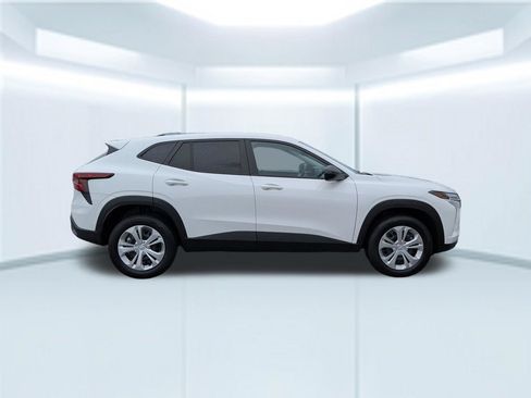 Used 2025 Chevrolet Trax LS FWD image 7