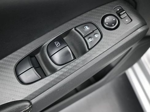 Used 2024 Nissan Altima 2.5 SV FWD image 13