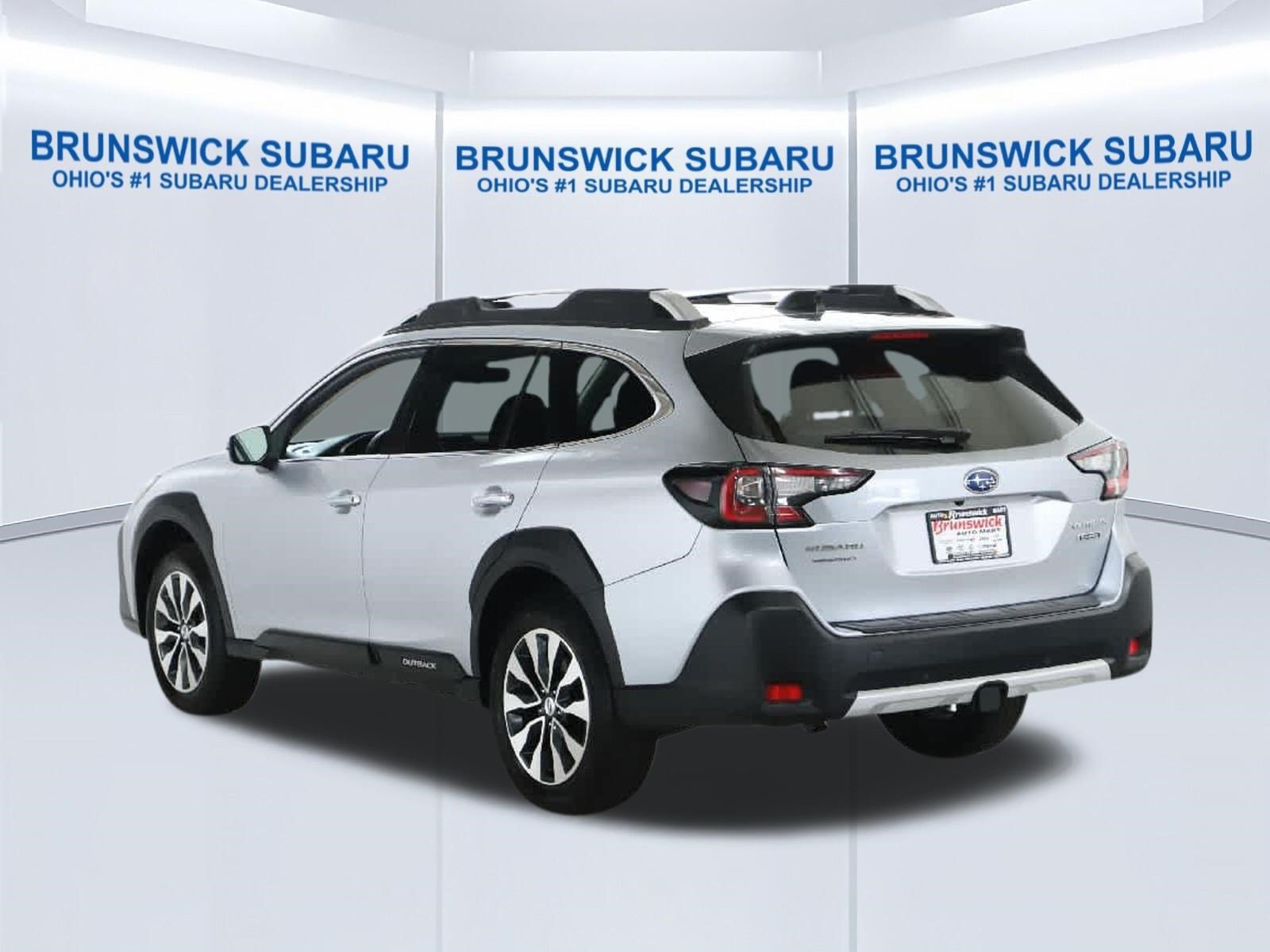 Certified 2025 Subaru Outback Touring w/ Tech Package 3 AWD/4WD image 40